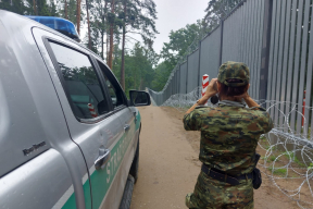 На границе с Беларусью мигрант ранил ножом польского солдата