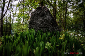 «У абед плачуць, а вечарам скачуць». Радуніца «па-старынушке»