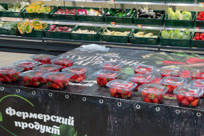 Фотофакт. Сколько стоит первая беларусская клубника в Минске