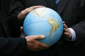 «Возврата к прежнему мировому порядку нет. Это понятно всем кроме правящего класса на Западе»