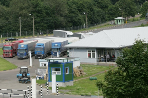 Транспортные средства с беларусскими номерами не смогут въезжать и в Эстонию