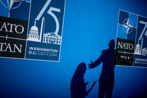 «Девизом юбилейного саммита НАТО можно было бы выбрать фразу: вместе не так страшно»