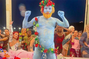 Реплика дня. «Представители народа, чьи консервативные традиции — это Новый год, бой курантов и салат «Оливье», вы-то вообще куда лезете?»