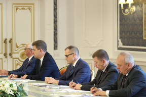 Лукашенко угрожает тюрьмой директорам предприятий