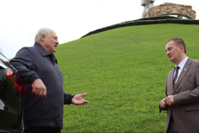 Лукашенко проинспектировал реконструкцию Кургана Славы. Что настораживает в его беседе с главой Минщины