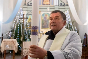 Конвейер репрессий. В Брестском колледже провели показательный суд за оскорбление Лукашенко. Ксендза Околотовича обвинили в «шпионаже в пользу Польши и Ватикана»