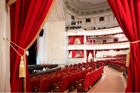 Работа за «три корочки хлеба» и чистки в театрах