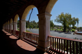 Кнырович: «Такая беларуская «Санта-Барбара», в которой меняются только лица»