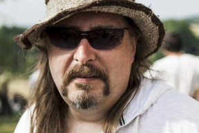 Конвейер репрессий. Беларуский ПЭН признан «экстремистским формированием». Жителя Светлогорска, задержанного по возвращению в Беларусь, отправили в колонию