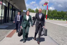 Фотофакт. Светлана и Сергей Тихановские совершают первый совместный официальный визит