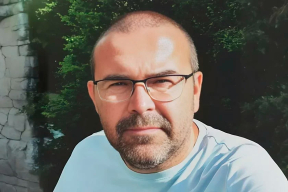 Конвейер репрессий. Айтишника, вернувшегося из Грузии, осудили по четырем статьям. Прокуратура обнаружила «экстремизм» на майках и кружках с гербом «Погоня»