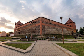 Угадайте, в каком городе Беларуси находится этот замок?