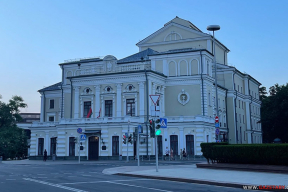 Фотофакт. Купаловский театр ищет сотрудников в минском метро