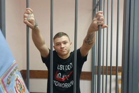 Конвейер репрессий. Политзаключенный Никита Золотарев порезал себе вены. Почему отпустили так мало женщин? Илье Дубскому за решеткой пришлось самому удалить татуировку