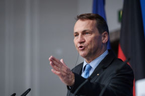 Сикорский: «Надеюсь, Лукашенко поймет, что чаша терпения переполнилась»