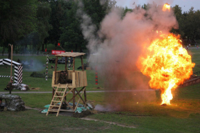 «Выбухі, страляніна і падпалены будынак». Як у Лідзе спалучылі беларускае пісьменства з «вайнушкай»