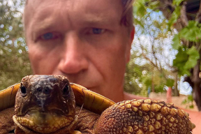 «Счастливчик — это отношение к жизни. Я могу писать о чем-то сложном, у меня тоже полно проблем. Но кому это надо?»