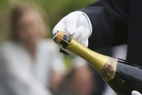 Мошес: «В Минске не скоро будут открывать шампанское по любому поводу»