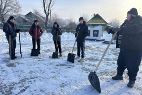 Фотофакт. К уборке снега в Гомельской области массово привлекли «незанятых в экономике»