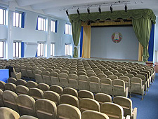 Каждое кресло в актовом зале журфака, где выступал Лукашенко, стоит 400 у.е.