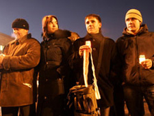 Минчане вышли на Октябрьскую площадь, чтобы поддержать семью Козулиных