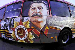 По Минску пустят автобус с изображением Сталина