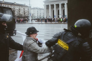 «Зачищаем всех, не стесняемся». Милиция против пожилых белорусов