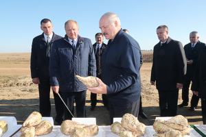 Как Лукашенко сам себе перечил на совещании, посвященном сельскому хозяйству