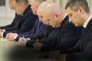 Зачем чиновники, получившие новые должности, конспектируют речь Лукашенко