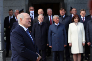 Фотофакт. «Человек в маске-2» рядом с Лукашенко