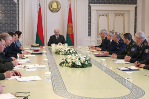 Лукашенко – силовикам: «Со всех сторон угрозы. Это что такое?»