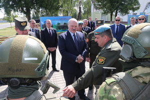Лукашенко не исключил вывода армии на улицы: «Войны начинаются с протестов»