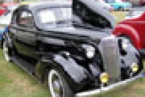 Пад рарытэтным Chevrolet Янкі Купалы жылі зайцы (фота)