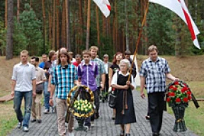 «Те, кто на небесах, наверное, понимают, что мы не бросали их здесь» (фоторепортаж)