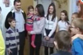Виктор Лукашенко с семьей навестили многодетных