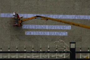 На фасад Дворца независимости все-таки наносят надпись «Палац незалежнасці»