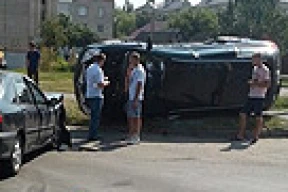 В Пинске водитель проигнорировал знак «Стоп» и опрокинулся