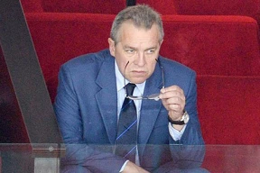 «И все же молчу… Ненавижу его, но молчу»