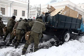 В Киеве силовики разогнали палаточный городок сторонников Саакашвили