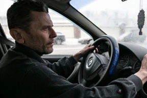 «Гэта была мара дзяцінства». Глухі мянчук працуе кіроўцам таксі