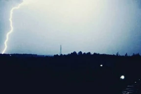 Из-за ночных гроз синоптики объявили штормовое предупреждение