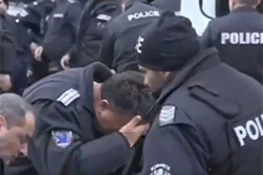 В телеге сегодня. «Полицейские! Никогда не используйте слезоточивый газ, если ветер в вашу сторону!»