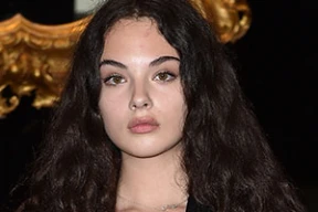 14-летняя дочь Моники Беллуччи вызвала ажиотаж в Милане