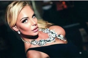 5 горячих фото звезды Playboy, которая метит в президенты