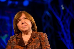Алексiевiч: «Ну колькі мы прасядзім дома? Будзе шмат разводаў, усе схуднеюць»