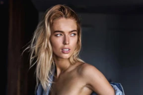 Iмя: Бэт Харэл  Паходжанне: Новая Зеландыя  Род заняткаў: Фотамадэль  Асаблівыя прыкметы: Другое iмя – Элен.