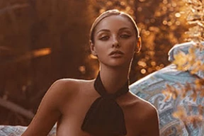 Iмя: Крысцiна Шэйтэр  Паходжанне: Расiя  Род заняткаў: Fashion-мадэль  Асаблівыя прыкметы: Зараз жыве i працуе ў ЗША.