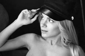 Імя: Надзя Русу  Паходжанне: Украiна  Род заняткаў: Фотамадэль  Асаблівыя прыкметы: Бландынка з Адэсы.