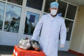 Источник: В Глусском «ковидном» отделении санитарки, медсёстры, лаборанты — они просто «голые»!