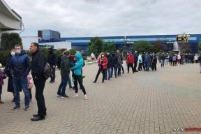 В Минске выстроилась километровая очередь желающих подписаться за соперников Лукашенко